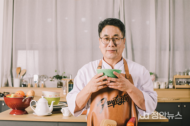 “밥은 조언이 아닌 공감입니다. 제가 드리는 한 그릇에 그런 마음을 담습니다.”