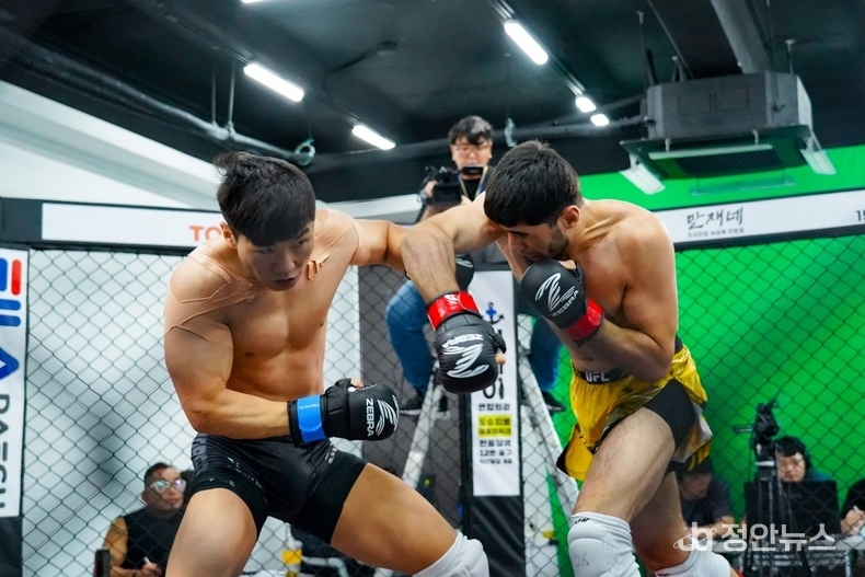 'KMMA 21' 대회 당시, 김률호를 상대하던, 샤크 그로즈니의 모습.
