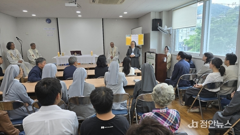 까리따스 이주민 초월센터장 이정은(케빈) 수녀가 축복식에 찾아준 내빈들과 참석자들에게 감사의 인사를 전하고 있다.