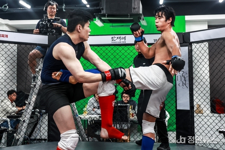 경기 도중 미들킥을 적중시키던 권지후의 모습.