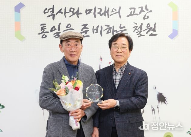 ㈜성일기공 김성묵 대표이사에게 감사패 전달