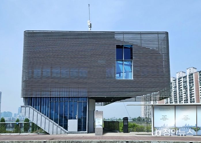 스카이 스위트 외관 및 버스승강장 야외 갤러리