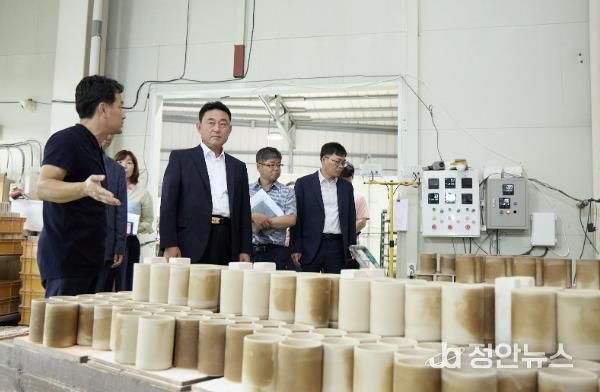 이충우 여주시장, 도자기 전문 제조기업 ‘엘케이메이드’ 현장 방문