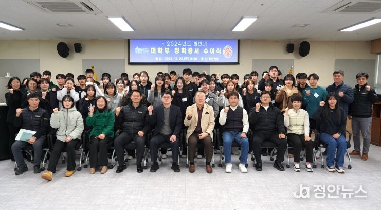 대학부 우수선수 장학증서 수여식 단체