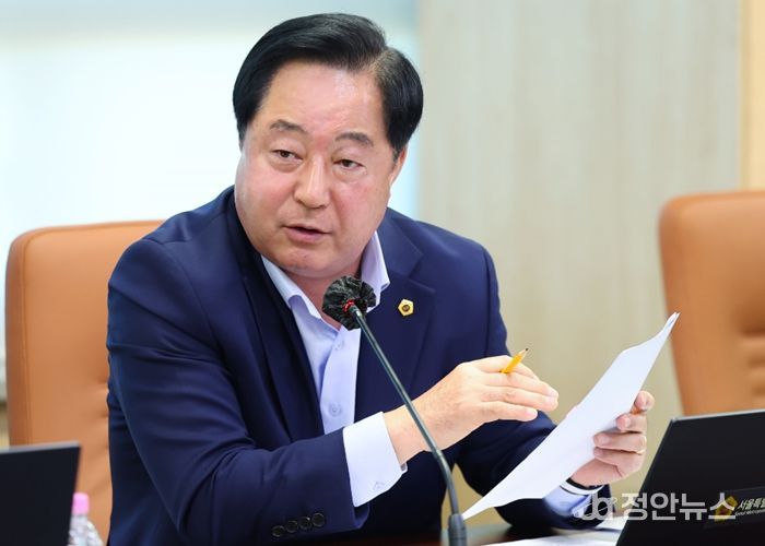 발언 중인 박석 의원