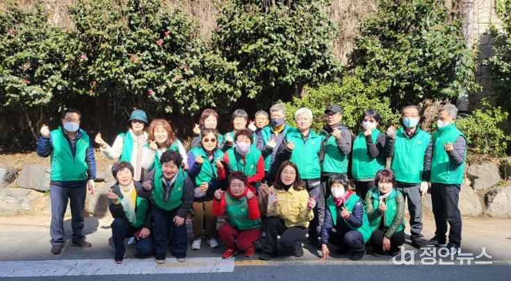 부산 북구 덕천1동 덕내골 그린봉사대, 봄철을 맞이하여 수국 식재 실시