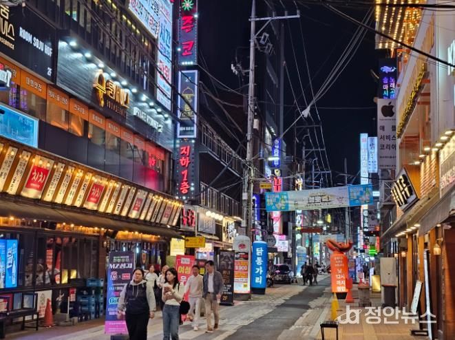 대구 중구, 동성로 일대 불법 유동광고물 특별단속 실시(동성로 야간 전경)