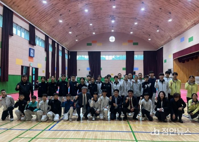 교육위, 전국소년체육대회 출전 선수단 격려