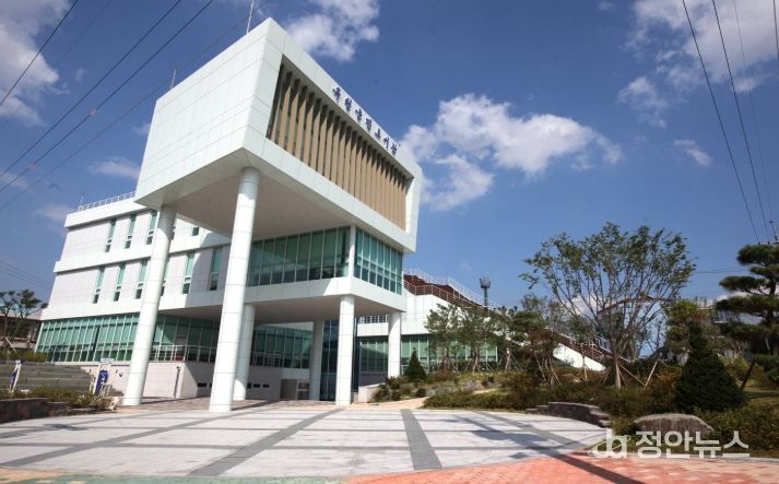 옥천군민도서관 전경