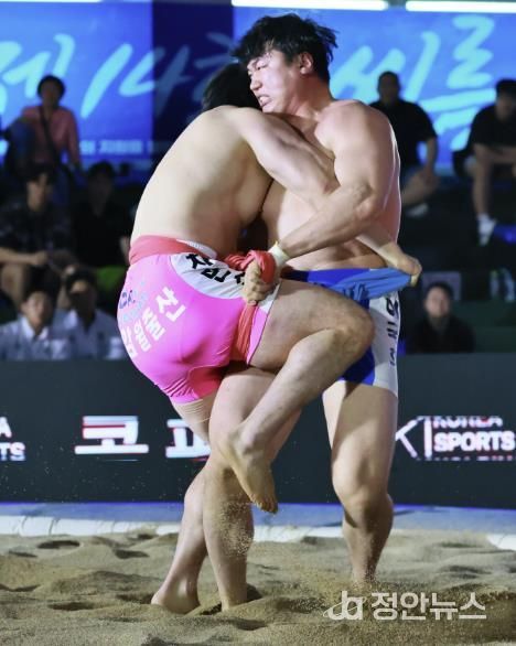 차민수(영암군민속씨름단), 이국희(양평군청) 경기시진