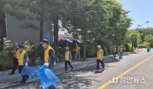 파주시 장단면 실버경찰대, 해마루촌 주요 도로변 청결활동 실시