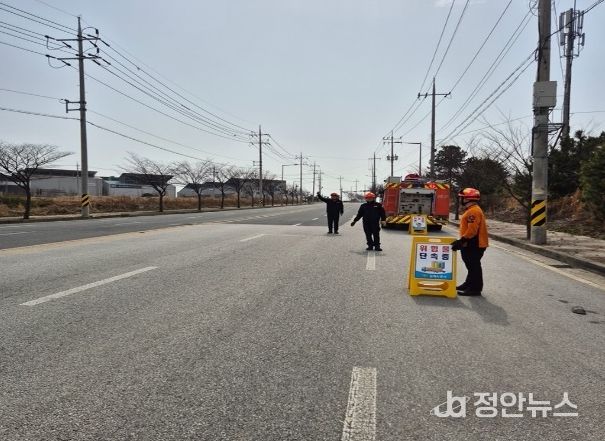 “도로 위 달리는 화재 위험 선제 차단” 전북소방, 위험물 운반차량 가두검사 실시