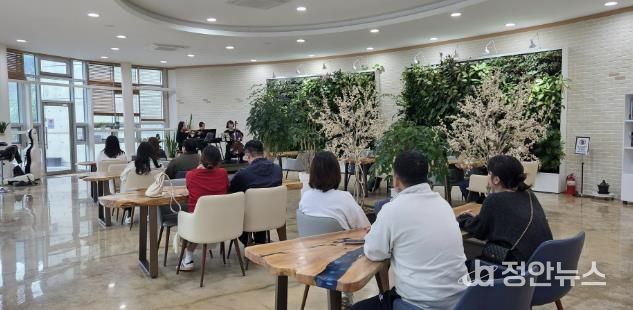 괴산군, 자연 속 ‘숲 태교교실’ 운영… 임신부·배우자 함께 힐링의 시간