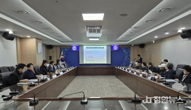 예산군 수돗물 평가위원회 회의 모습