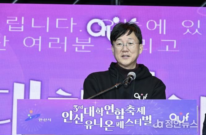 이민근 안산시장이 지난 1일 와~스타디움에서 열린 '제3회 유니온페스타' 개막식에서 인사 발언을 하고 있다.