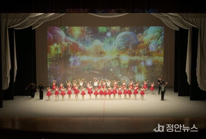 무용단 공연 사진