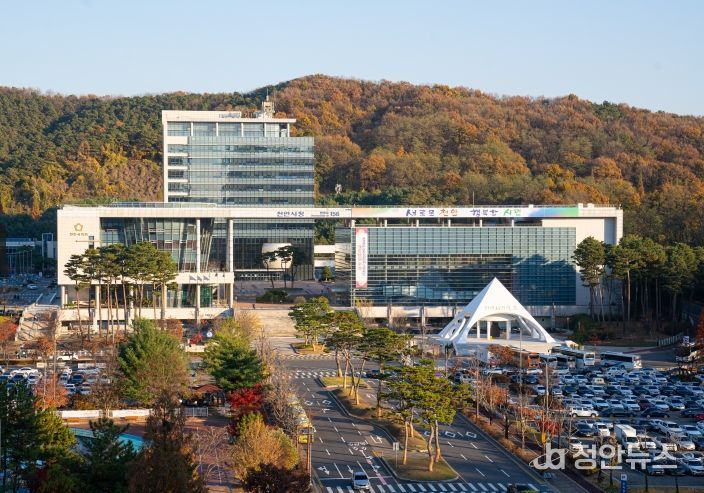 1. 천안시청 전경.