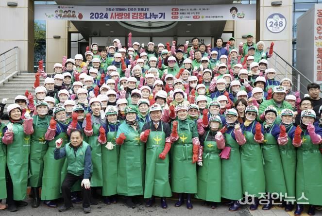 이성헌 구청장이 함께한 가운데 열린 지난해 행사 모습.