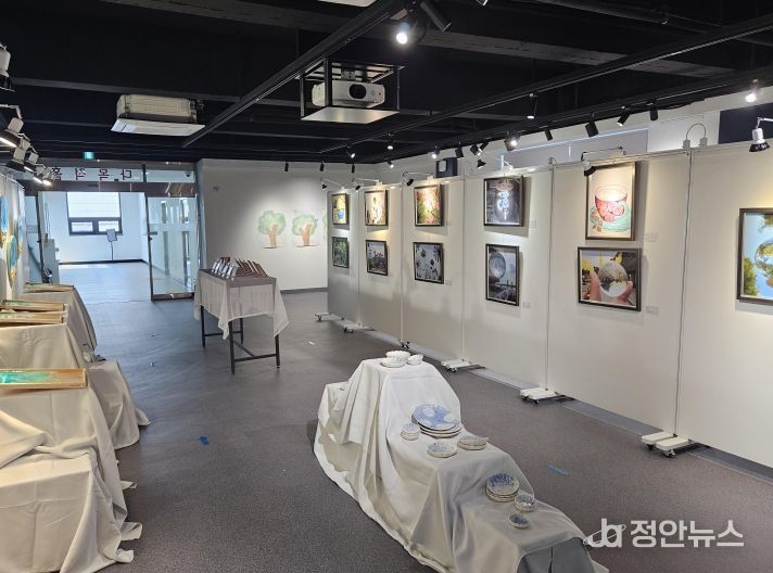 늘푸른 샘의 예술작품 전시