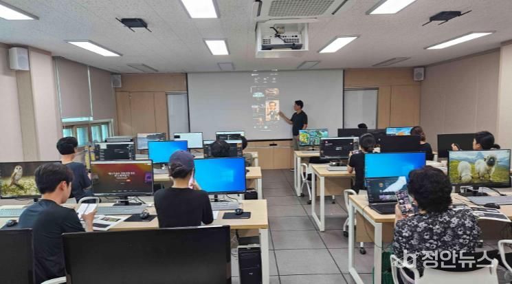 천안시농업기술센터가 지난 8월 디지털 역량강화 교육 3기를 진행하고 있다.