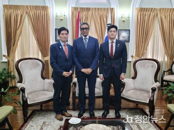 김용태 의원과 트리비다드 토바고 하원의장 면담(좌로부터 주 트리니다드 토바고 대한민국 권세중 대사, Jagdeo Singh 작데오 싱 트리니다드토바고 하원의장, 김용태 의원)