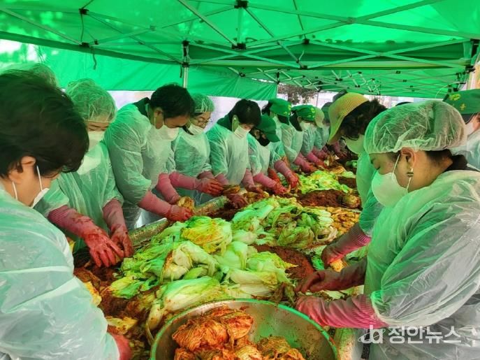 의정부시 녹양동 새마을부녀회·지도자협의회, 정성 담은 사랑의 김장 나눔 실천