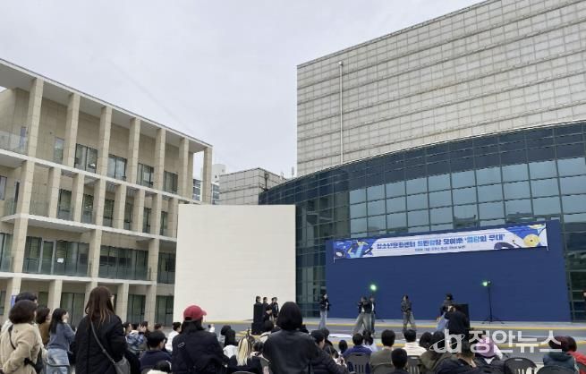 수원청소년문화센터 열린광장 모여락(樂) 11월 행사 열린광장 '청소년·청년 댄스 페스티벌' 성료