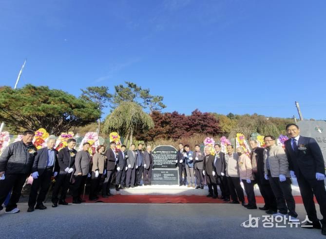 지난 11일, 군 농업기술센터에서 故백광현선생을 추모하는 공적비 제막식을 진행했다.
