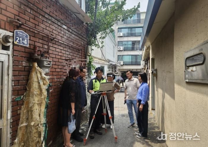 지적재조사측량 및 경계 합의를 위해 현장 설명