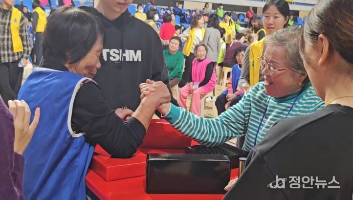 어르신 건강왕 선발 및 건강마을 성과대회