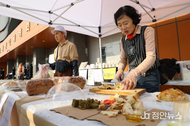 충주시농촌활성화지원센터 2025 성과공유회 개최(베이킹 체험 부스)