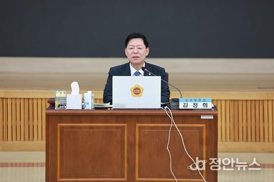 김정희 전남도의회 교육위원장 전남교육청 2025. 행정사무감사 질의 사진