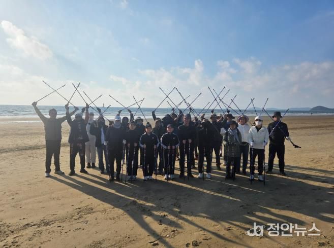 충청남도태안교육지원청태안도서관, 지역 생태와 함께하는 ‘노르딕 워킹 체험’ 성료