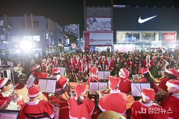 2025 신포문화의거리 크리스마스 트리 축제 개최