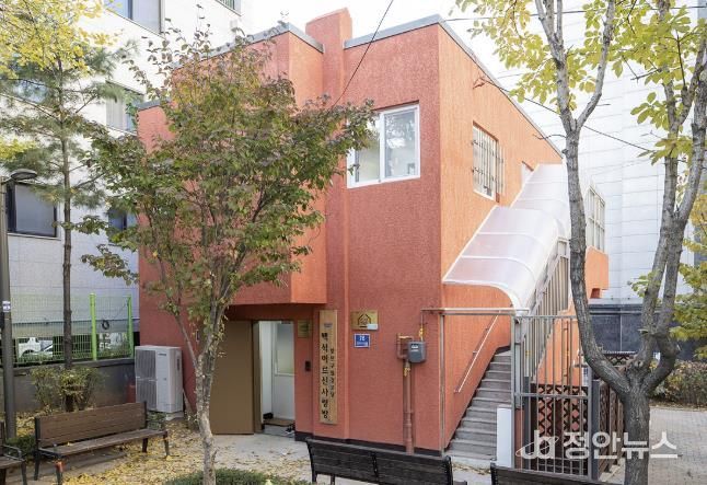 ‘백석경로당’ 리모델링 후 건물 정면 사진