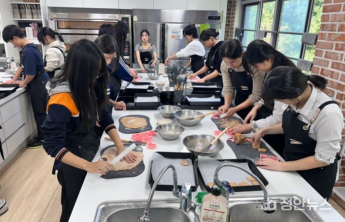 광주자연과학고에서 제과·제빵 실습
