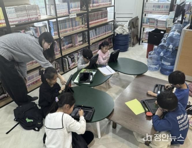 교육을 받고있는 어린이들 모습