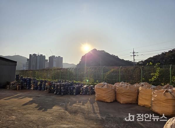 폐수도계량기 및 부속자재 사진