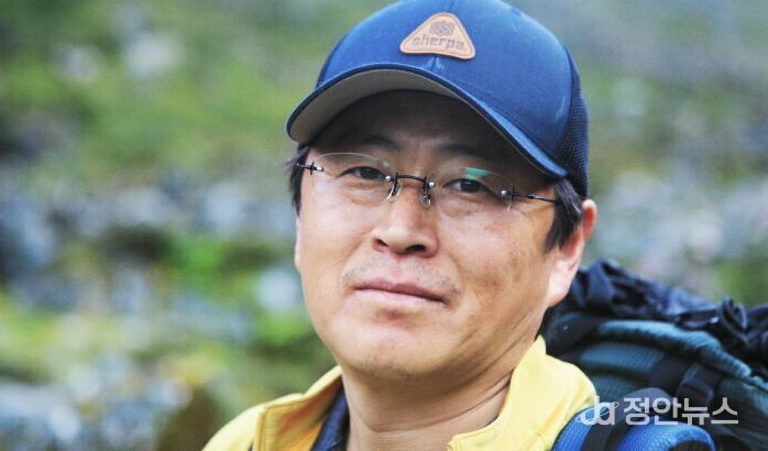 경상국립대학교 2025년 제17회 개척언론인 상 수상자인 경남과학교육원 박명환 팀장