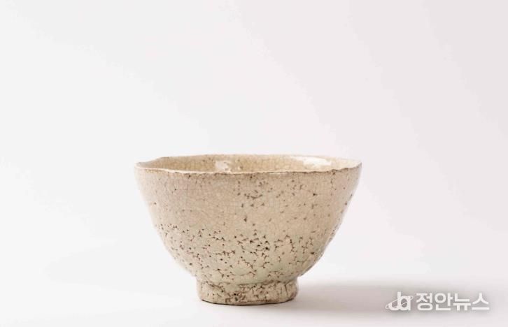 2025 밀양 경남 찻사발 및 차우림이 전국공모전 대상작으로 선정된 오정택 작가의‘분청덤벙찻사발’