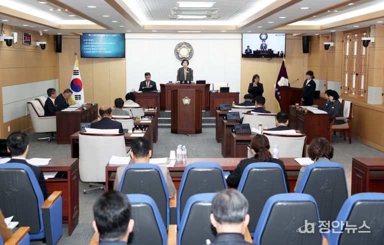 25일 태안군의회 본회의장에서 열린 제316회 제2차 정례회 모습