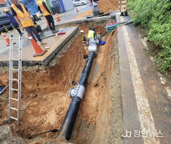 서산시가 상수도 현대화사업을 통해 상수관망을 정비하는 모습