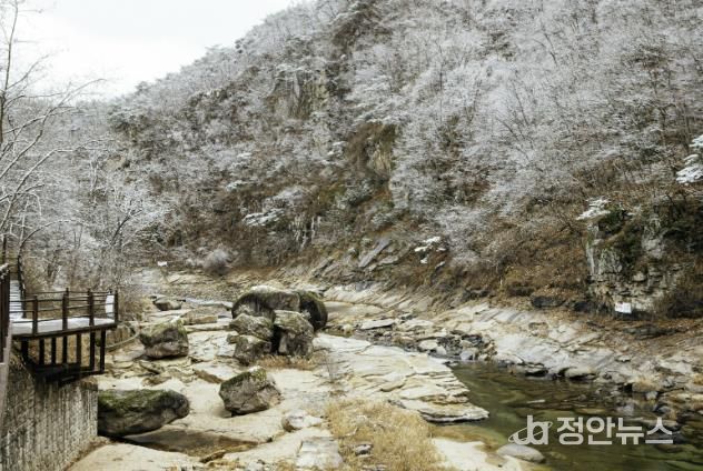 지난해 하선암 설경