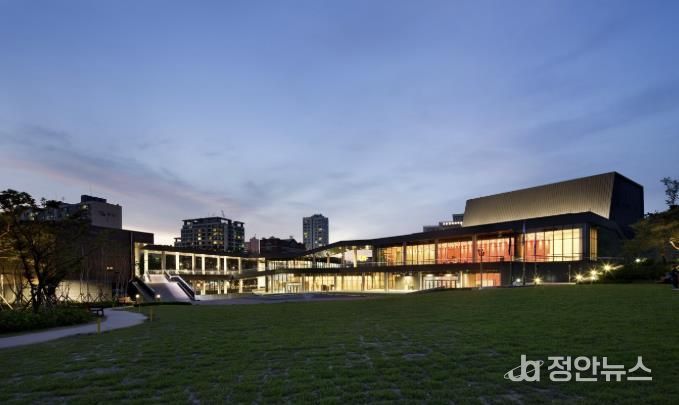 강동아트센터 전경