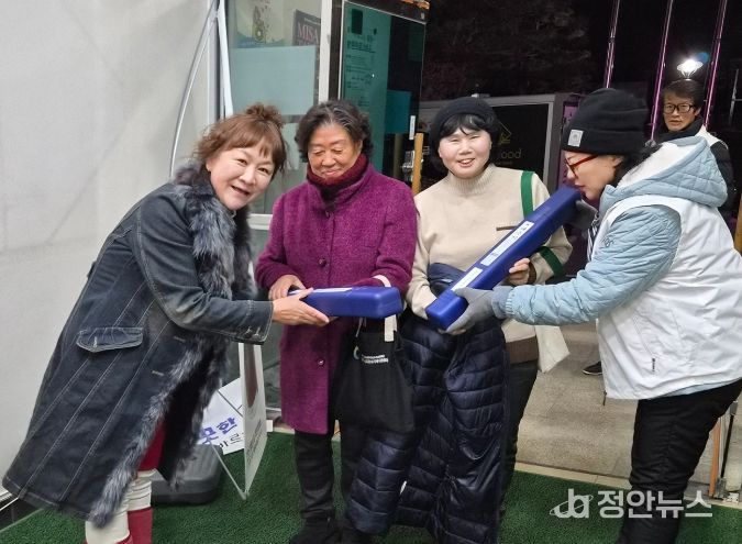 동두천시 생연1동 바르게살기운동위원회, 태극기 나눔 캠페인 전개