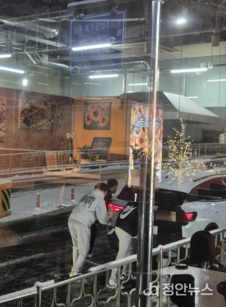 제보자가촬영해국민신문고에올린선행학생들