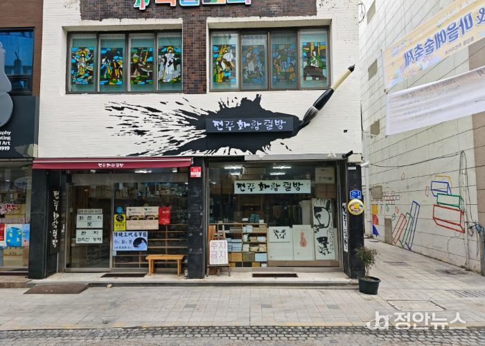 예술 간판 입은 광주 예술의 거리 눈길