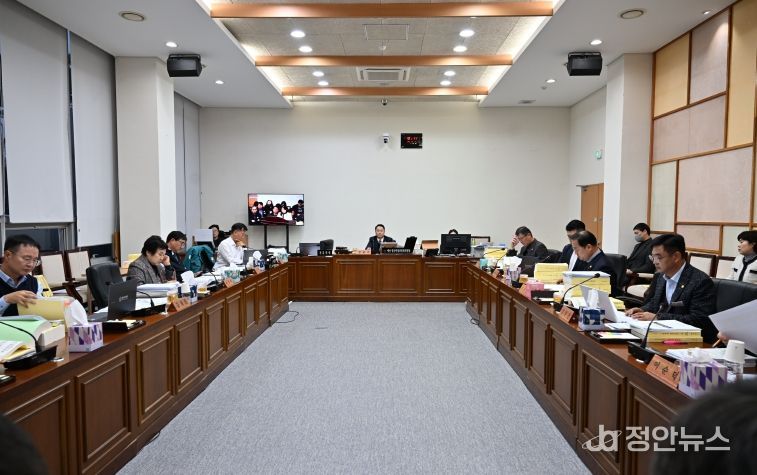 완주군의회 예결특위, 2026년도 예산안 본격 심의