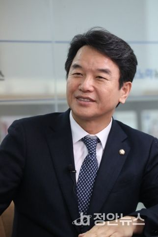 더불어민주당 문진석 의원(원내수석, 충남 천안시갑)