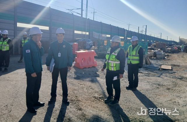 김석웅 광산구 부구청장 등이 12일 공공 건설공사장인 우산동 우수 저류시설 조성 현장을 찾아 안전관리 실태를 점검했다.